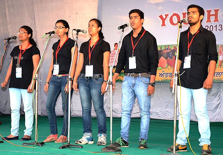 Group song event in youth Festival 2013